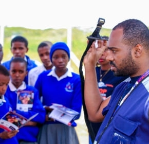 Tourniquet demonstration Instructor demonstrating a tourniquet to students holding training booklets